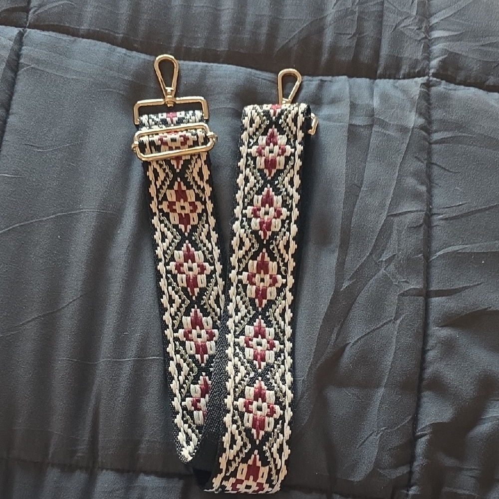 Geometric Patterned Strap in Black and Maroon With Gold Hardware